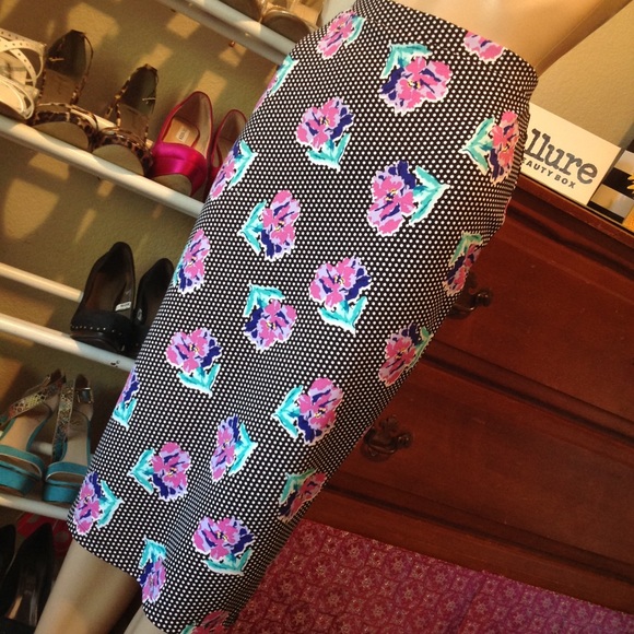 Mid length pencil skirt with gorgeous design D001 - Picture 2 of 7